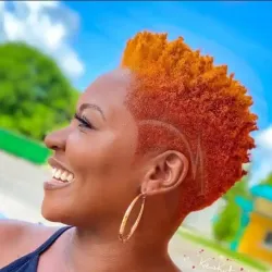 Trendige Haarfarben und Frisuren