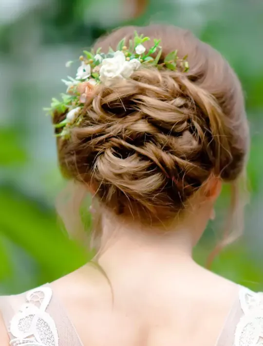 Romantischer lockerer Dutt